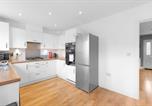 Location vacances Windsor - Stylish 3-Bedroom Home with Garden & Parking in Slough-4