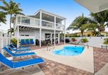 Location vacances Summerland Key - Waterfront home with dock, pool table & private pool - walk to Sombrero Beach-4