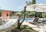 Location vacances Châteaudouble - Apartment In Villa With Pool-2