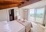 Location vacances Nea Kallikratia - Seaside Pool Villas-3