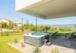 Location vacances Podbablje - Beautiful Home In Zmijavci With Sauna-3