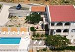 Location vacances Karlobag - Apartments Poolhouse-2