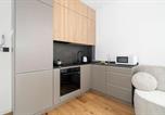 Location vacances Poznań - Stylish Studio with a Mezzanine Near the Market Square by Noclegi Renters-3