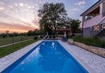 Location vacances Tinjan - Modern Villa Vesna with Private Pool-1