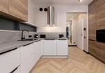 Location vacances Halle du Centenaire de Wroclaw - Modern Apartment with Ac & Parking in Wrocław by Noclegi Renters-3