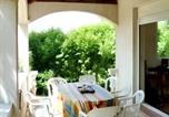 Location vacances Vauvert - Villa spacieuse à Aimargues avec piscine privée-3