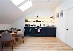Location vacances  Gare de Swansea - The Skylight King Apartment-3