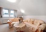 Location vacances  Gare de Rostock - Ferienwohnung Küstenstübchen Gruse-2