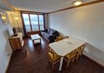 Location vacances Besse-et-Saint-Anastaise - Appartement spacieux avec terrasse et garage, accès piscine - Fr-1-814-88-1