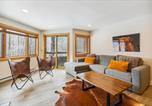 Location vacances  Quechee Gorge - Two bedroom Condo with great views, location and sports center Highridge A4-2