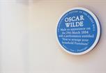 Location vacances  Gare de Swansea - The Skylight King Apartment-4