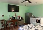 Location vacances Williamsburg - Boat House Studio - Water Front Pets Wifi Smart Tv apts-1