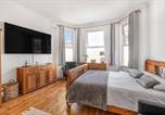 Location vacances Brixton - Lovely spacious, quiet ground floor apartment-1