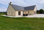 Location vacances Quettehou - Gîte avec salle de jeux-1