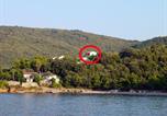 Location vacances Cres - Apartments by the sea Valun, Cres - 386-1