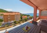 Location vacances Klenovica - Apartment Black@white-1