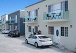 Location vacances  Jamaïque - Mirando Place---Beach Access, ,Pool, Hottub, Gym,3 Lounges, Townhouse #4 -Airport 10 mins-4