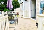 Location vacances Clacton-on-Sea - Homely Caravan With Side Decking At Valley Farm, Essex Ref 46286v-1