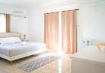 Location vacances  Palm Island ou Ile Prune - Villa Heights Guest House-2