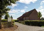 Location vacances  Limburg Province - Peer Villa with Garden-1
