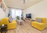 Location vacances Oświęcim - Comfortable Apartment with Balcony Remote Work Near a Nature Reserve by Noclegi Renters-1