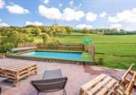 Location vacances Champagne-Ardenne - Villa spacieuse à Sapogne-et-Feuchères avec piscine privée, 150 m²-1
