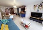 Location vacances Les Sables-d'Olonne - Appartement Moderne au Centre-Ville, 150m Plage, Wifi, Confort Idéal pour Familles - Fr-1-92-876-3