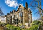 Location vacances Harrogate - Fountains Guest House - Harrogate Stays with Free Parking-1