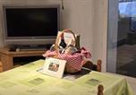 Location vacances La Chapelle-Caro - La Ville Hello, a spacious house, sleeps 9, in rur-3