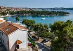 Location vacances  Ville historique de Trogir - Apartments Villa Luxor-4