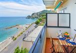 Location vacances  Province de Savone - La Casa del mare di Ginni e Virgi by Holiday World-4