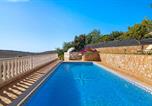 Location vacances  Salir - Villa Isabel-2