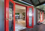 Location vacances Lovedale - Petersons Wines Dairy Cottage with Free Wine Tasting-1