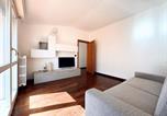 Location vacances  Province de Forlì-Césène - Cn035 - Cesenatico, trilocale con terrazza panoramica a 100mt dal mare-2