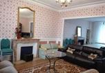 Location vacances Ygrande - Maison de maître Xixe avec piscine, étang à proximité et équipements modernes - Fr-1-489-505-1