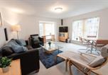 Location vacances  Gare de Swindon - Florey Court, Long Stays Disc, Sleeps 6 in 2 Bedrooms, Parking-3