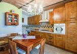 Location vacances Volterra - Stunning Home In Mazzolla With House A Panoramic View-4