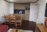 Location vacances Besse-et-Saint-Anastaise - Appartement 6 personnes à Super Besse avec parking et piscine - Fr-1-814-161-4