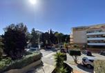 Location vacances Cavalaire-sur-Mer - Appartement climatisé avec terrasse, proche plage et commerces, parking inclus, Wifi, classé - Fr-1-100-332-1