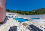 Location vacances Klenovica - Apartment Black@white-2