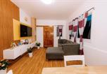 Location vacances Moalboal - Modern Bahay Kubo with central hot and cold shower-1