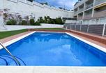 Location vacances Llançà - Apartamento acogedor y moderno cerca de la playa con piscina comunitaria, parking y wifi - Es-228-173-1