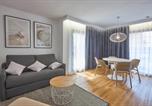 Hôtel Montbrió del Camp - Rentalmar Suites Salou Families Only-1