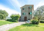 Location vacances  Province d'Arezzo - 2 Bedroom Lovely Home In Loro Ciuffenna-2