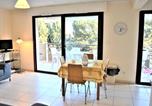 Location vacances Cavalaire-sur-Mer - Appartement T3 lumineux avec terrasse, climatisation, garage et Wifi à 2 pas des plages - Cavalaire - Fr-1-226b-34-1