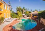 Location vacances Lagos (São Sebastião) - Apartment Sleeps 2 with Pool and Garden-1