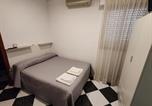 Location vacances  Badalone - Hostal Los Amigos-2