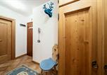 Location vacances  Province de Belluno - Pecol Charming Apartment R&R-4