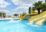 Camping avec Ambiance club Moncoutant - Camping Domaine Des Guifettes -1