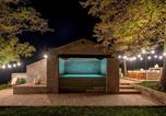 Location vacances Tavullia - Villa Cipressi by Victoria Palace-4